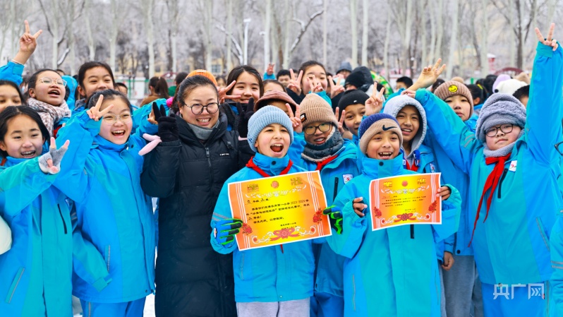 博乐市第一小学开展“冰雪运动进校园 共筑冰雪强国梦”趣味项目比赛(图5)