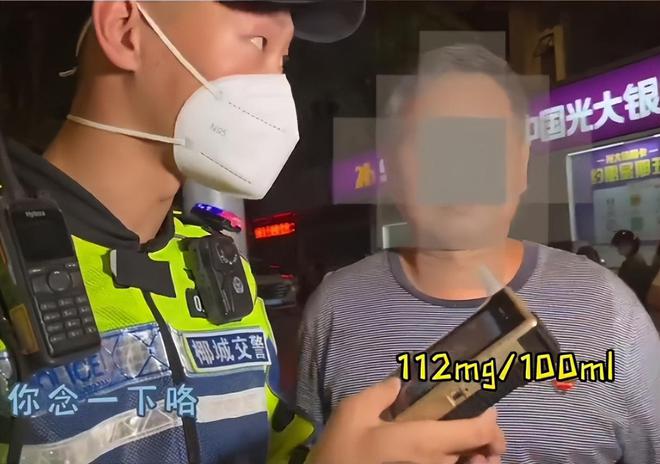 男子酒后骑自行车被指认算酒驾网友：走路喝酒算走驾吗？(图3)