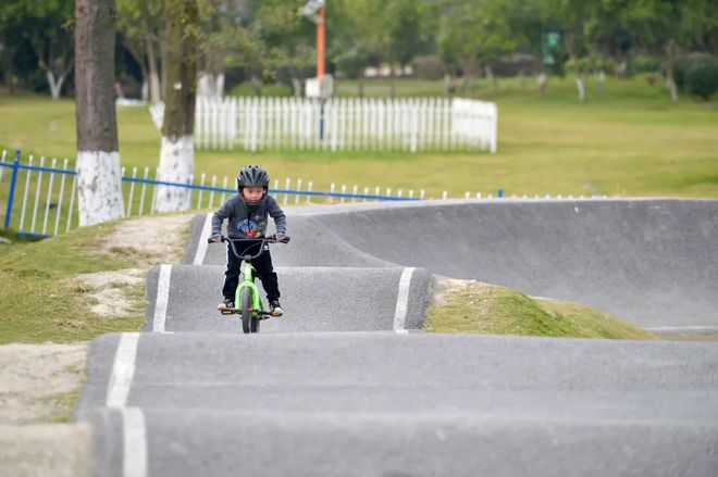 j9九游会真人游戏第一品牌解锁百种运动场景打开时髦成都生活(图14)