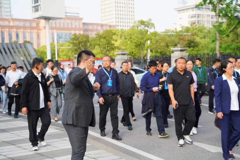 j9九游会湖北首个室外智慧健身房为何成了免费体育民生项目的人气王？(图1)