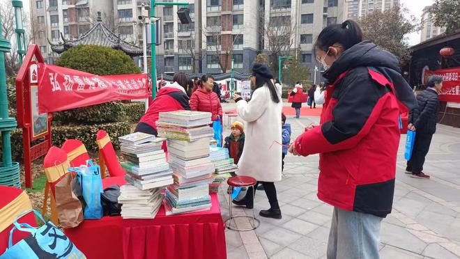 j9九游会上高街道学苑社区开展形式多样的学雷锋青春志愿服务活动(图3)