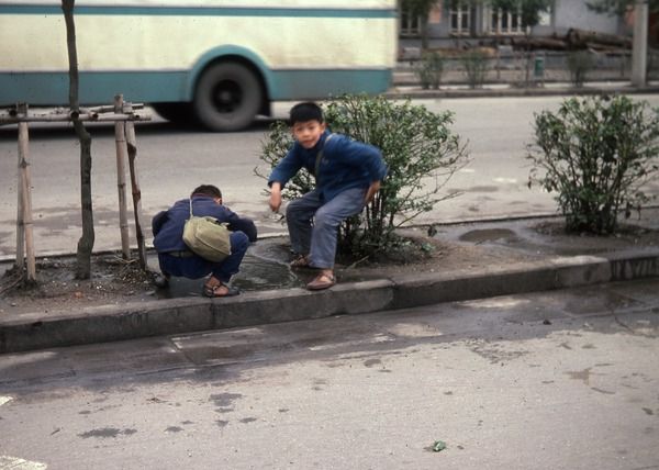 j9九游会真人游戏第一品牌老照片 1978年的广州 满大街的自行车(图2)