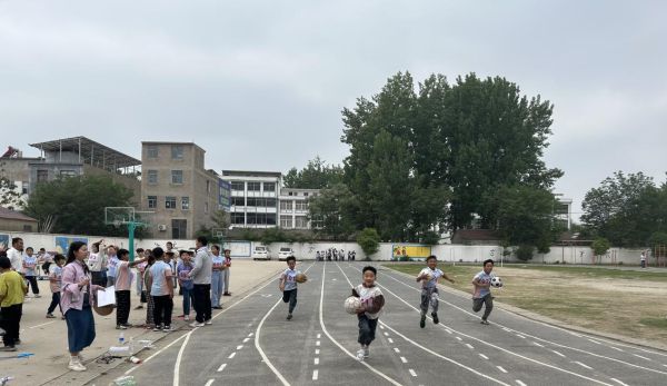 临泉县高塘镇范集中心小学举办传统体育运动会(图3)